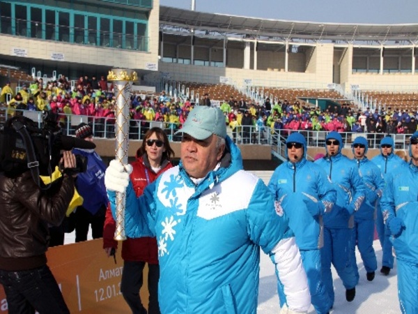 Ngọn đuốc cầm tay cho Kazakhstan thứ 6 châu á vận hội mùa đông
